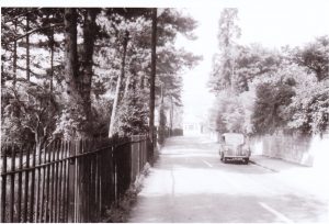 Looking down to the Golden Cross Pub. Walkley Hill